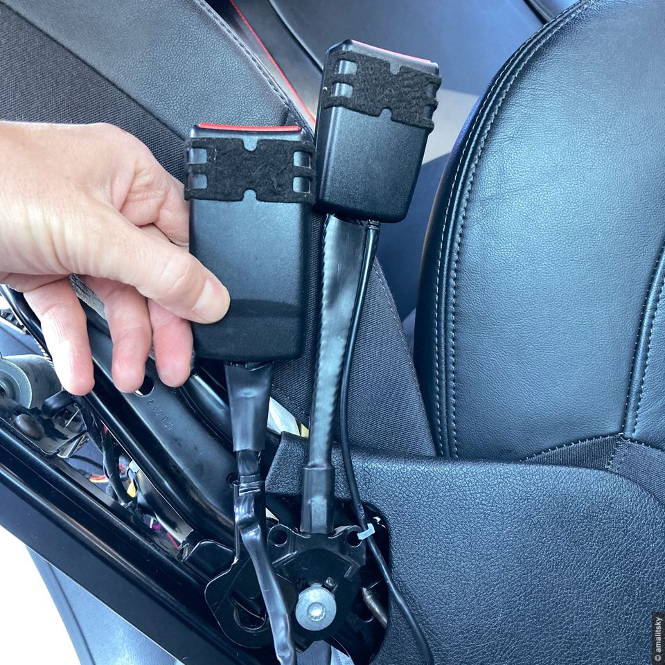 Audi seat belt buckle switches